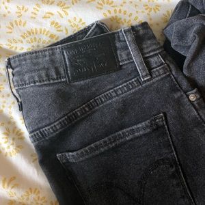 black levi’s 721 high rise skinny